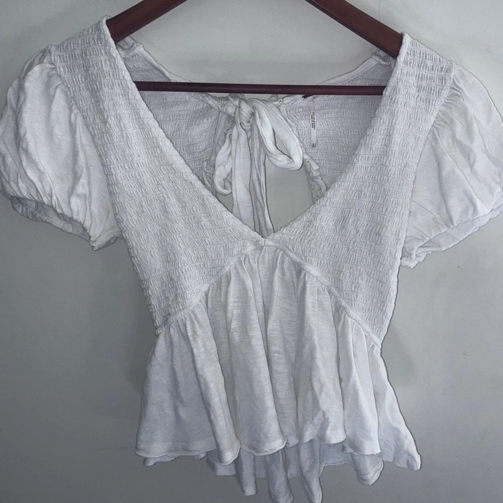 Free people babydoll cropped top open back white Size: Small no stains - Picture 3 of 4